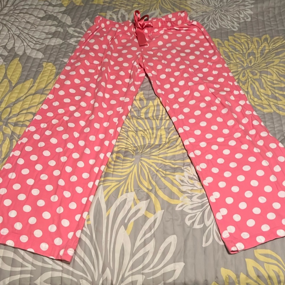 Ladies Old Navy pink and white polka dot lounge drawstring pants. Size M.